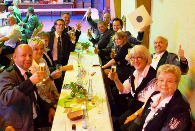 Wir feiern den Erfolg von unseren König Markus Weis