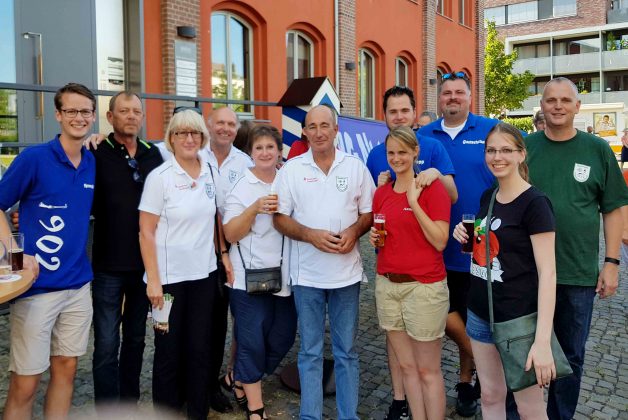 Königspaar Markus Weis und Anne Berghöfer mit ihren Adjutanten Tim und Alexander