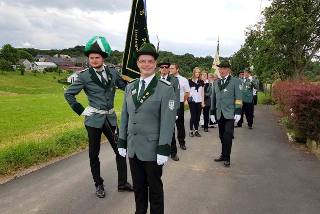 Zwischenstop beim Steinbücheler Umzug