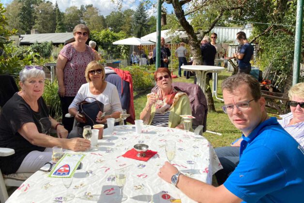 Tischgruppe beim Stammtisch im Kettnersbusch