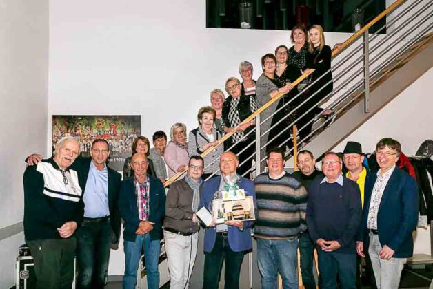 BSGQ überreicht Geschenk