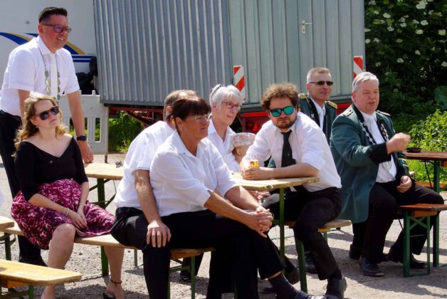 ungeduldiges Warten Vereinsvogelschießen