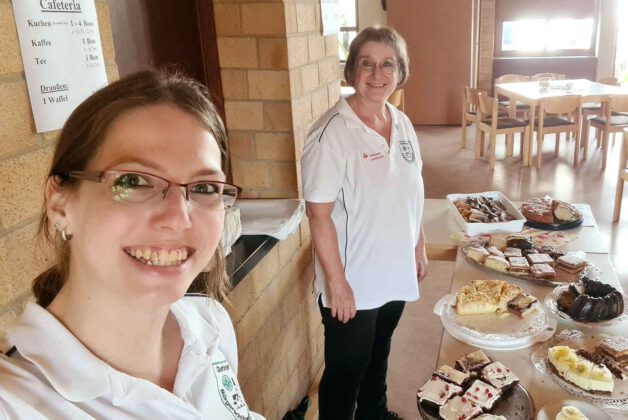 Kassiererin Brigitte Engels und Pressewart Alicia Podtschaske